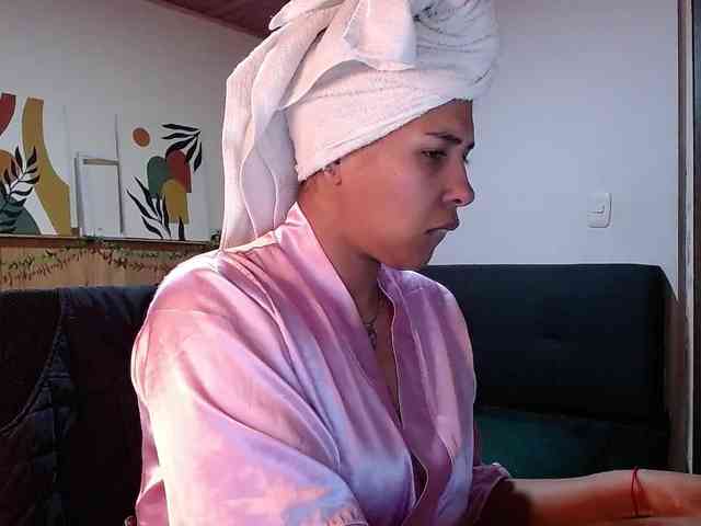 Ivonne-collins33 webcam