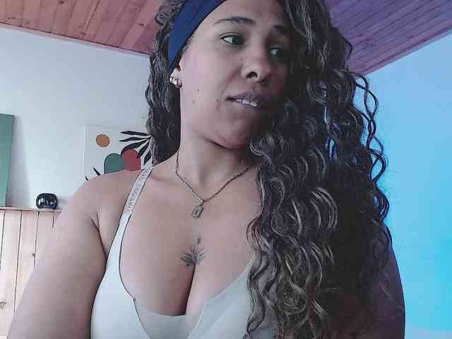 Ivonne-collins33 webcam