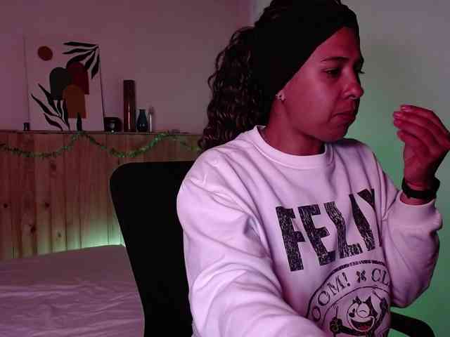 Ivonne-collins33 webcam