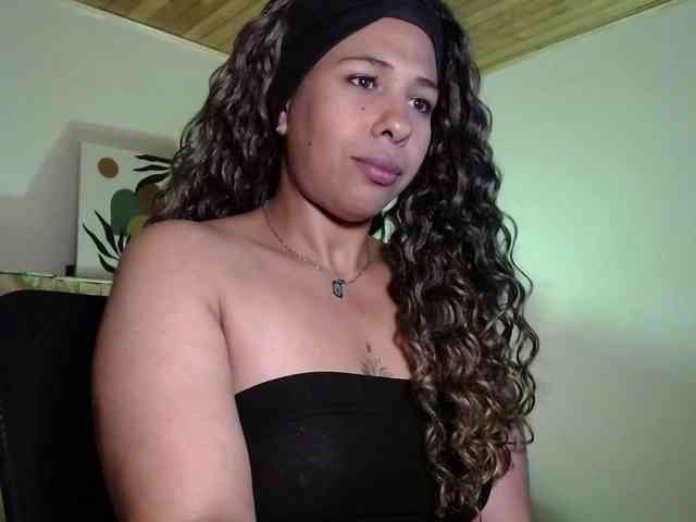 Ivonne-collins33 webcam