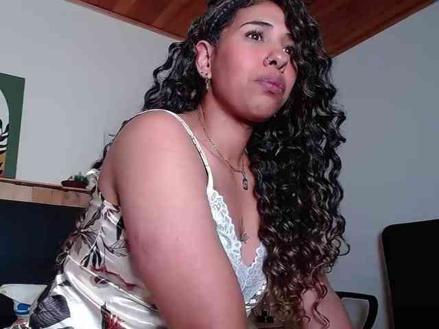 Ivonne-collins33 webcam