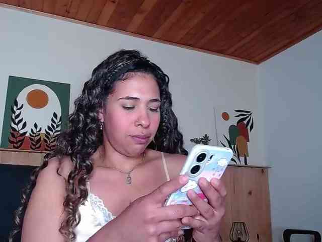 Ivonne-collins33 webcam