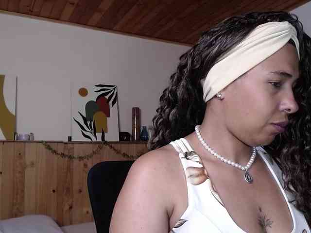 Ivonne-collins33 webcam