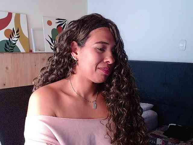 Ivonne-collins33 webcam