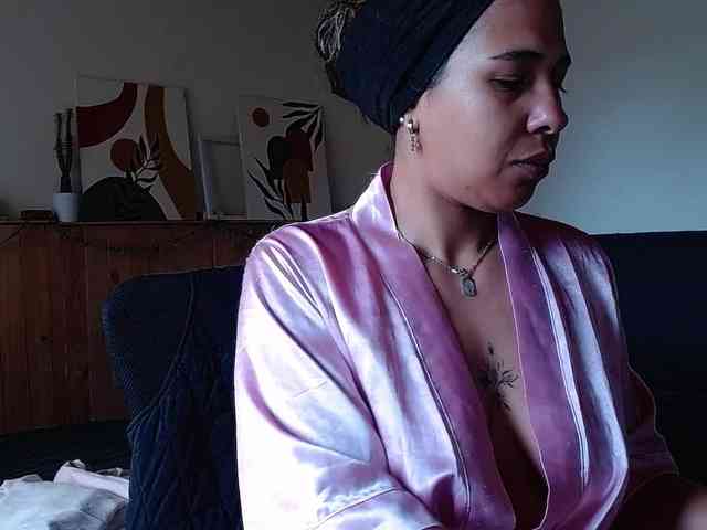 Ivonne-collins33 webcam