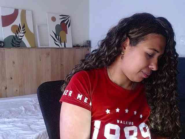 Ivonne-collins33 webcam