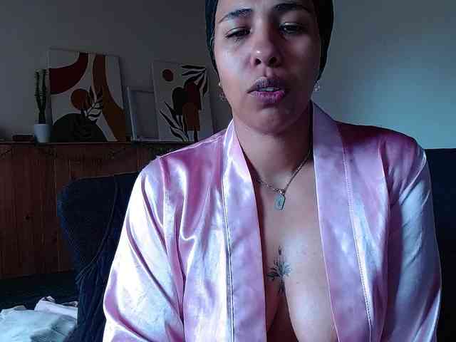 Ivonne-collins33 webcam