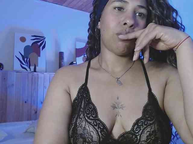Ivonne-collins33 webcam
