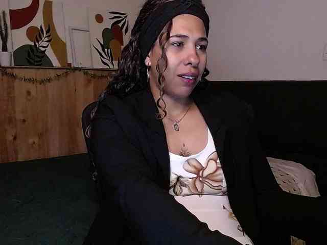 Ivonne-collins33 webcam