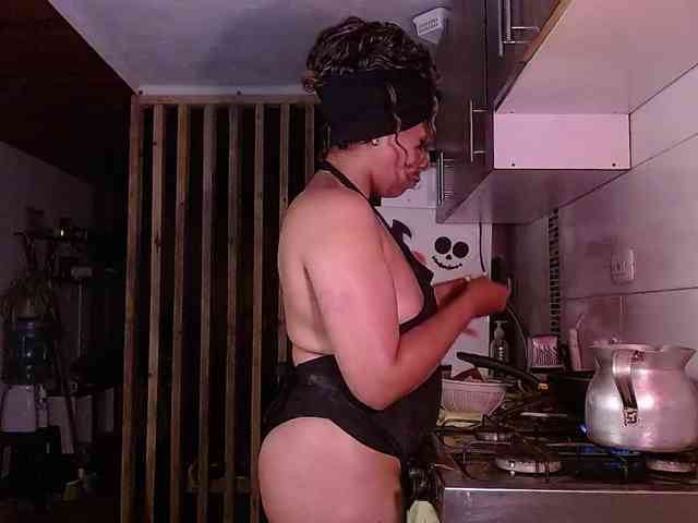 Ivonne-collins33 webcam