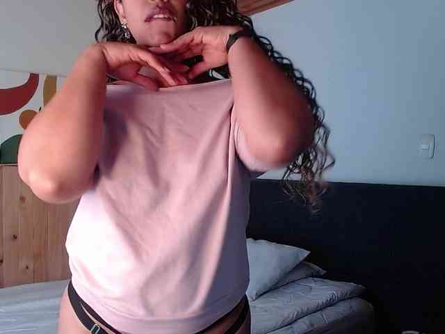 Ivonne-collins33 webcam