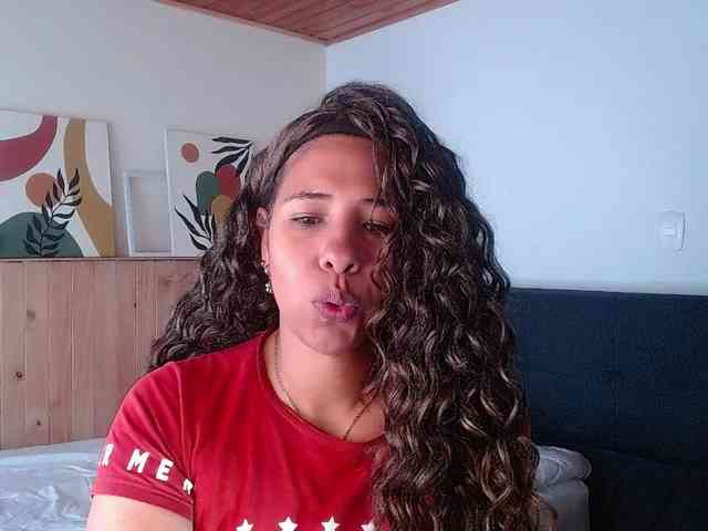 Ivonne-collins33 webcam