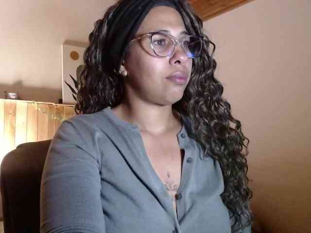 Ivonne-collins33 webcam