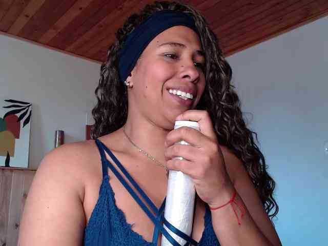 Ivonne-collins33 webcam