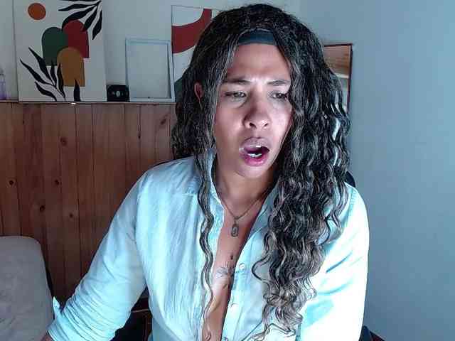 Ivonne-collins33 webcam