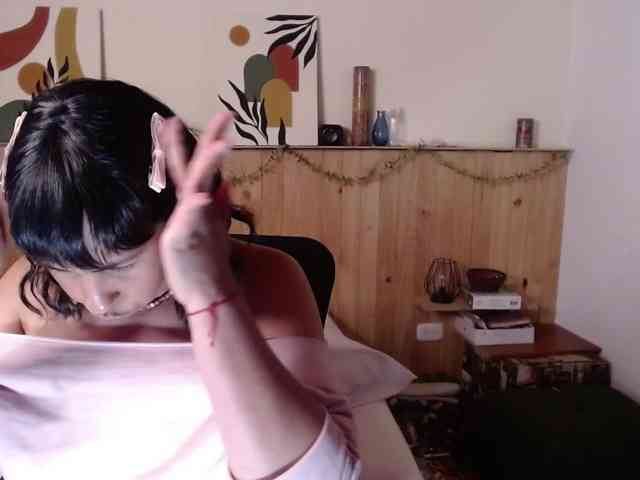 Ivonne-collins33 webcam