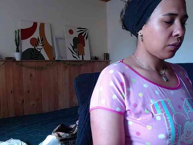 Ivonne-collins33 webcam