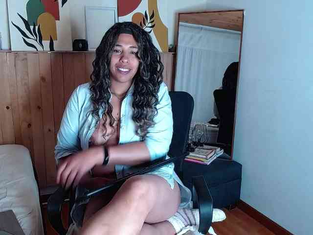 Ivonne-collins33 webcam