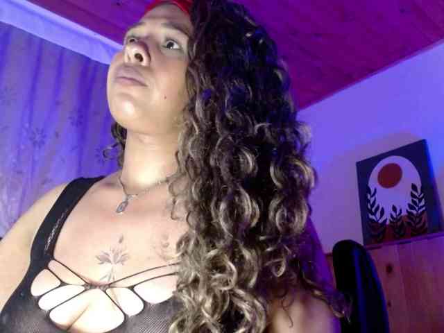 Ivonne-collins33 webcam