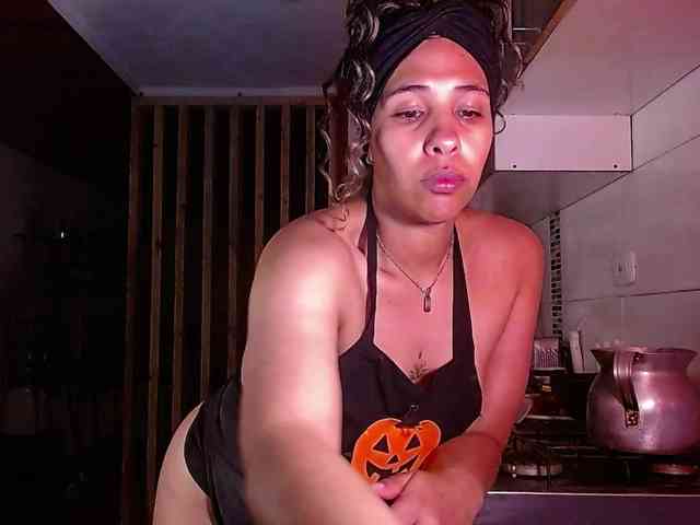 Ivonne-collins33 webcam