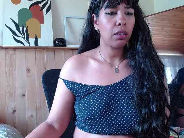 Ivonne-collins33 webcam
