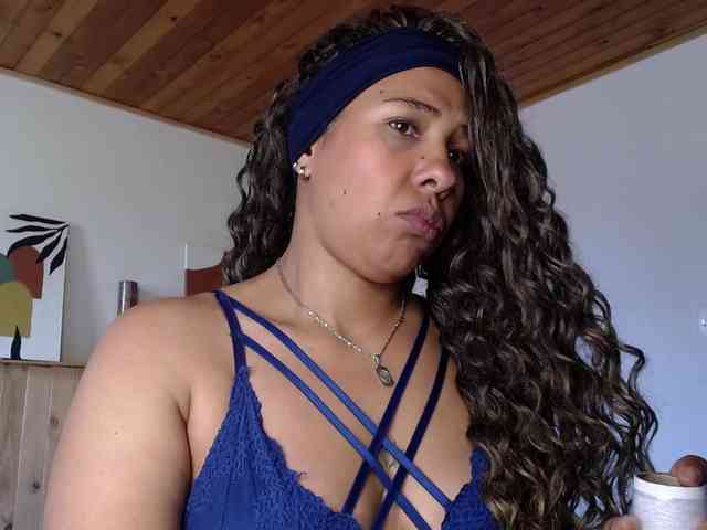 Ivonne-collins33 webcam