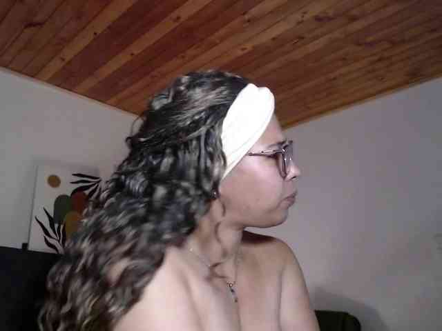 Ivonne-collins33 webcam