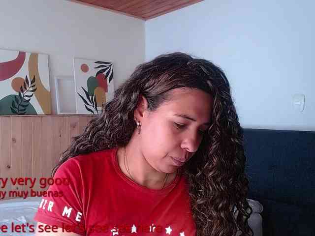 Ivonne-collins33 webcam