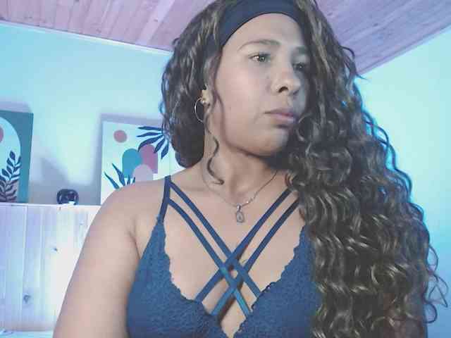 Ivonne-collins33 webcam