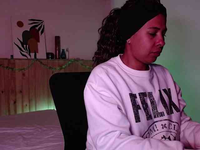 Ivonne-collins33 webcam