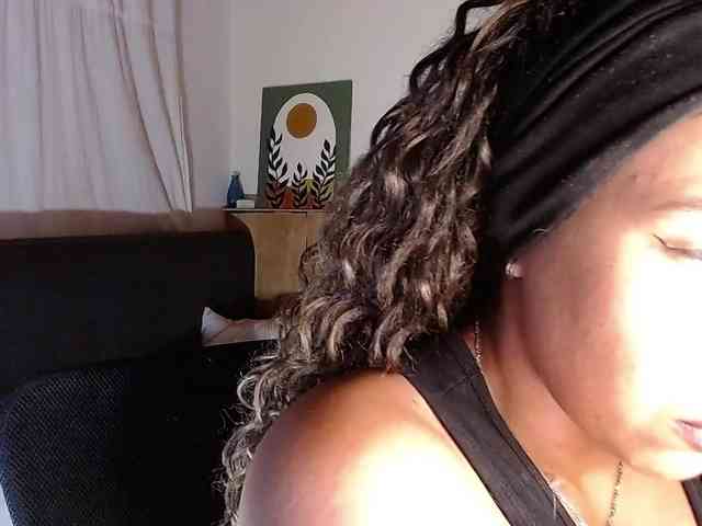 Ivonne-collins33 webcam