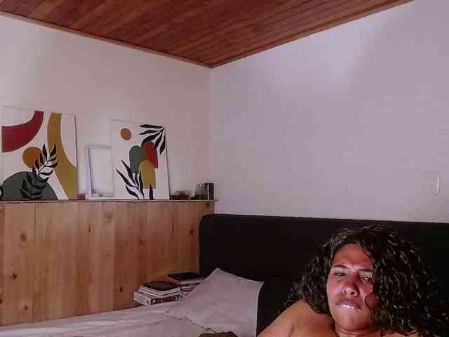 Ivonne-collins33 webcam