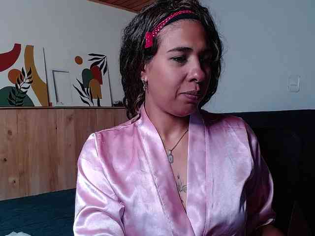 Ivonne-collins33 webcam