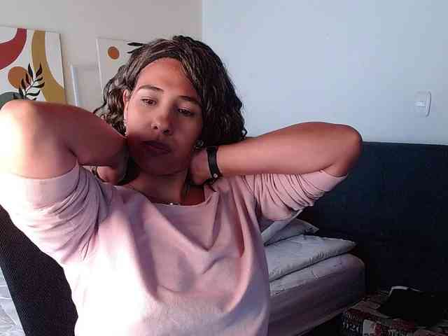 Ivonne-collins33 webcam