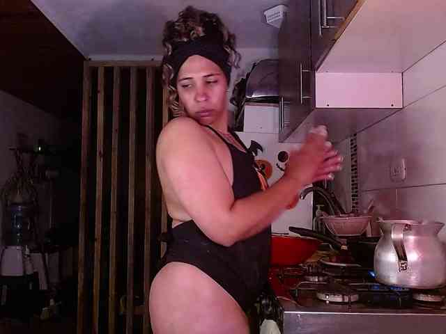 Ivonne-collins33 webcam