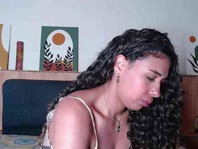 Ivonne-collins33 webcam