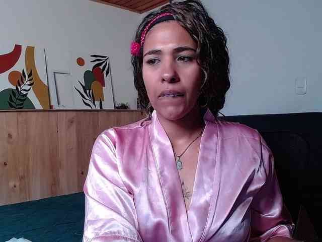 Ivonne-collins33 webcam