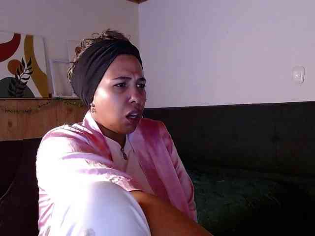 Ivonne-collins33 webcam