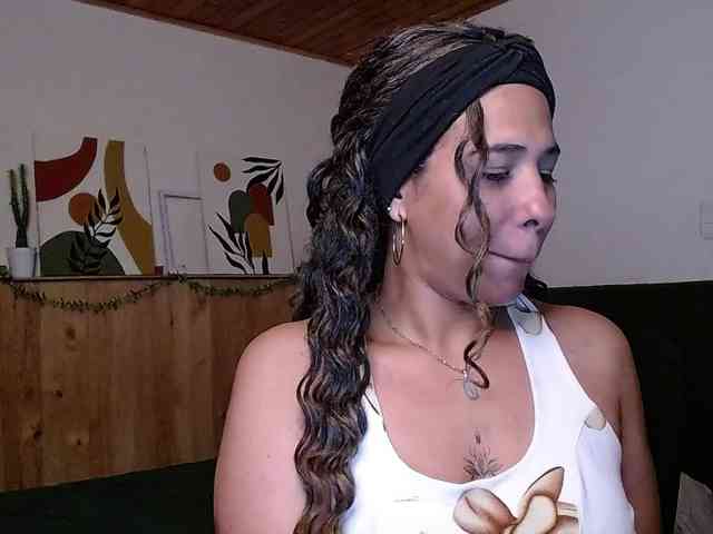 Ivonne-collins33 webcam