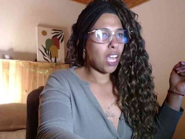 Ivonne-collins33 webcam