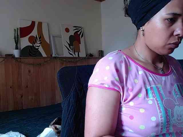 Ivonne-collins33 webcam