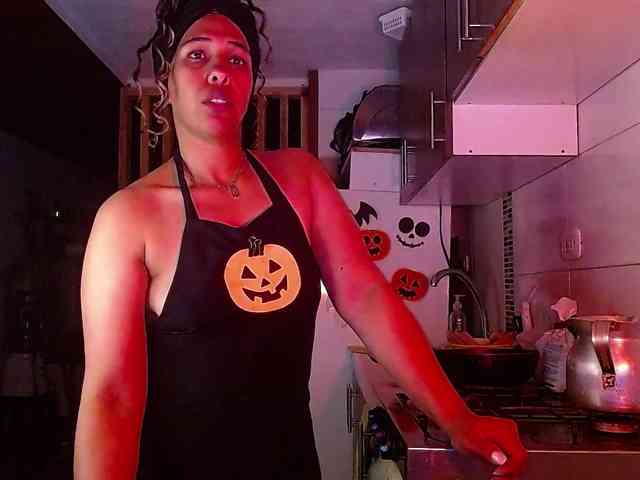 Ivonne-collins33 webcam