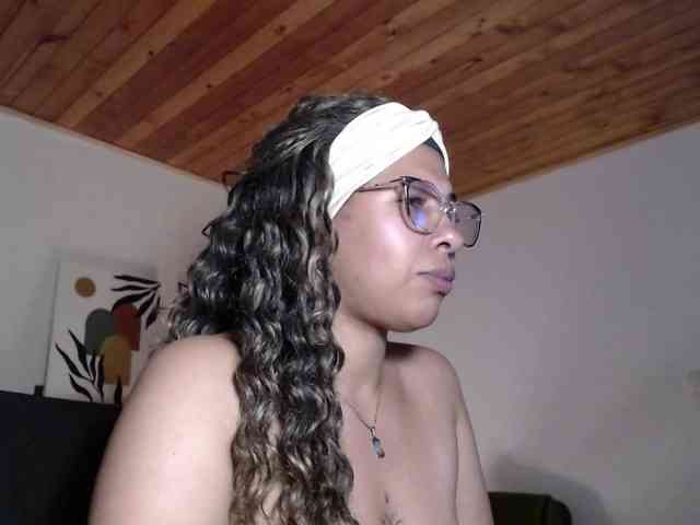 Ivonne-collins33 webcam