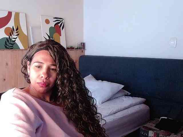 Ivonne-collins33 webcam