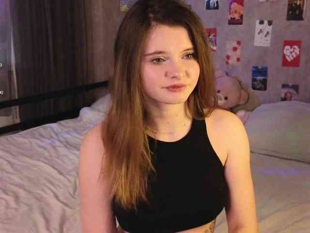 LianaSilver webcam