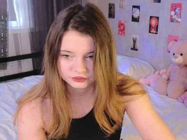 LianaSilver webcam
