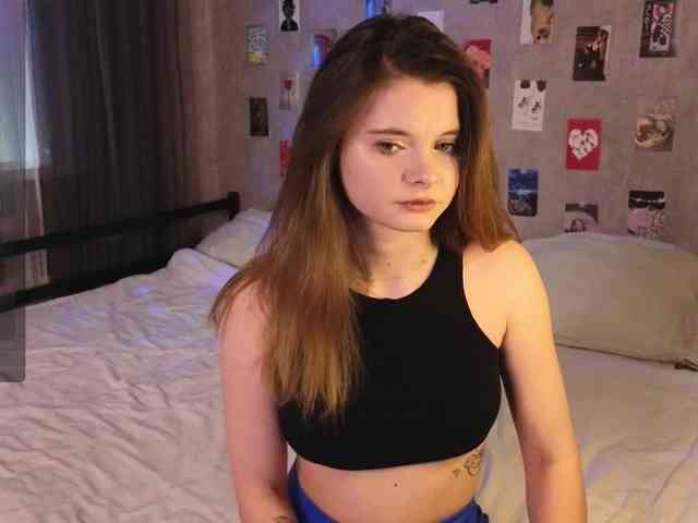 LianaSilver webcam