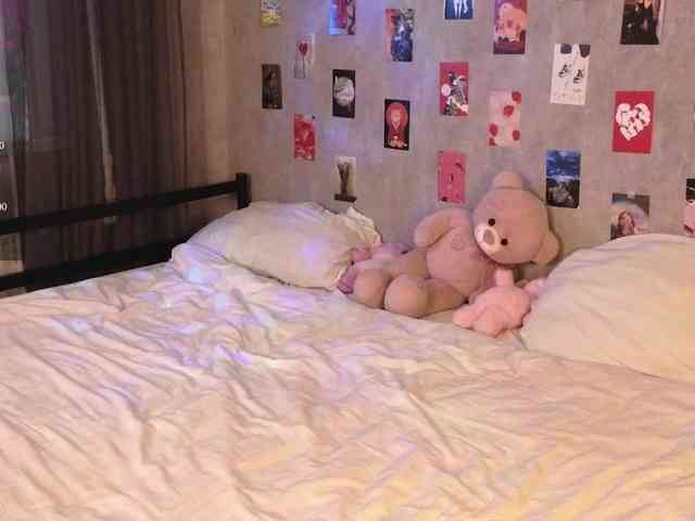 LianaSilver webcam
