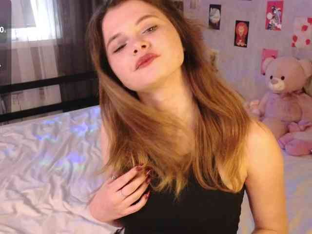 LianaSilver webcam