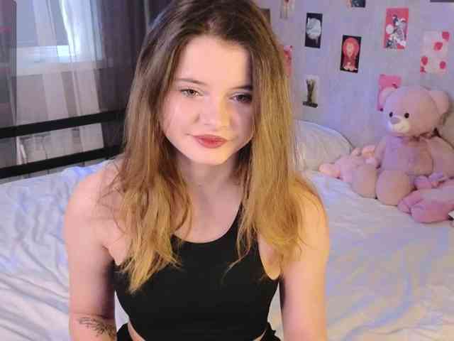 LianaSilver webcam